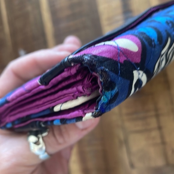 Cheetah Flower Trifold Wallet - Picture 11 of 12